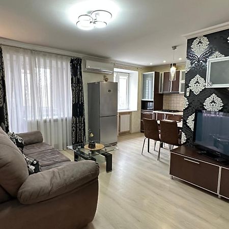Apartment On Nauki Avenue 102 Dnipro Dış mekan fotoğraf